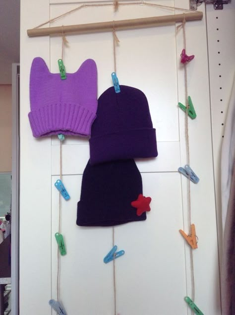 Baby Clothes Organization, Hanging Hats, Hat Display, Hat Organization, Hat Storage, Diy Hat, Hat Rack, Hanging Organizer, Baby Organization