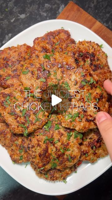 181K likes, 645 comments - schand.cooks on February 27, 2024: "The Juiciest Chicken Kebabs 🌶️ a perfect Ramadan recipe for a light Iftar with salad or a starter as part of a banquet! - Tag someone...". Arabic Chicken Recipes, Chicken Kabab Recipe, Juiciest Chicken, Chicken Starter Recipes, Sweet Chilli Chicken, Chicken Kebab Recipe, Chicken Kebab, Chicken Snacks, Kebab Recipes