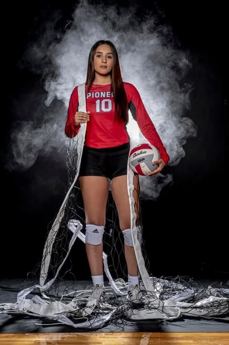 Volleyball Picture Ideas, Volleyball Banners, Volleyball Media Day, Volleyball Team Photos, Volleyball Picture, Senior Sports Photography, Media Day Poses, Sport Photoshoot Ideas, Volleyball Team Pictures