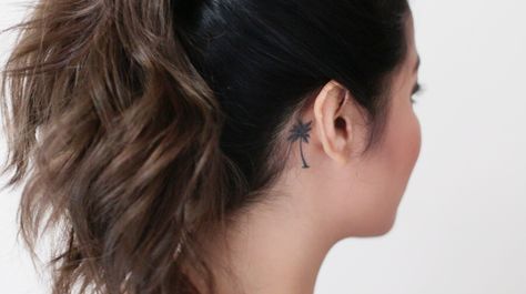 Palm tree tropical ear tattoo Palm Tree Tattoo Back Of Neck, Palm Tree Behind Ear Tattoo, Tree Tattoo Behind Ear, Tattoo Palm Tree, Pine Tattoo, Tree Branch Tattoo, Tattoo Behind Ear, Tattoo Tree, Small Palm Trees