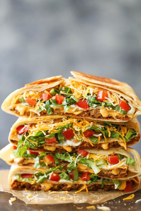 Crunch Wraps Homemade, Wraps Homemade, Homemade Crunchwrap, Hummus Wrap, Crunch Wrap, Homemade Crunchwrap Supreme, Food Meals, Taco Bell, Wrap Recipes