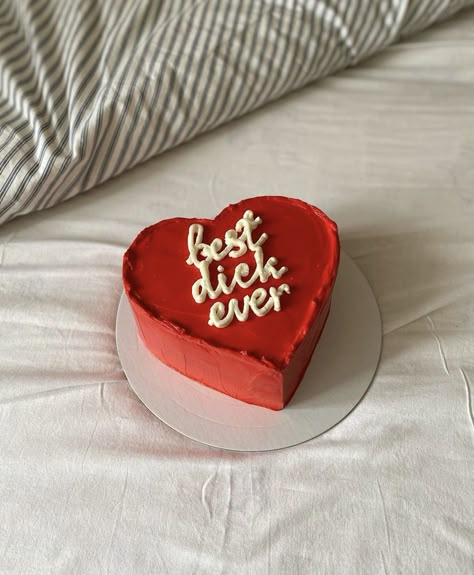 Boyfriend Cake Ideas Birthdays, Funny Cake For Boyfriend, Anniversary Cake Funny, Boyfriend Birthday Cake Ideas Funny, Funny Birthday Cakes For Men Boyfriends, Boyfriend Bday Cake, Boyfriend Birthday Cakes, Adult Cakes For Men, Bento Cake Valentines Day