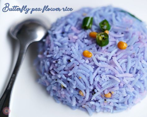 Blue rice – Butterfly pea flower rice is a treat for eyes and interesting to prepare. I have made it in south Indian style by adapting from original Malaysian Nasi Kerabu. Sometimes, it’s all about the things that treats our eyes. This blue rice has no distinct flavor by itself, but have made it like... Read More The post Blue rice, South Indian style | Butterfly pea flower rice appeared first on Raks Kitchen. Indian Lunch Box Ideas, Adult Lunch Box Ideas, Indian Lunch Box, Banana Curry, Paneer Masala Recipe, Gobi Recipes, Chapati Recipes, Veg Sandwich, Blue Rice