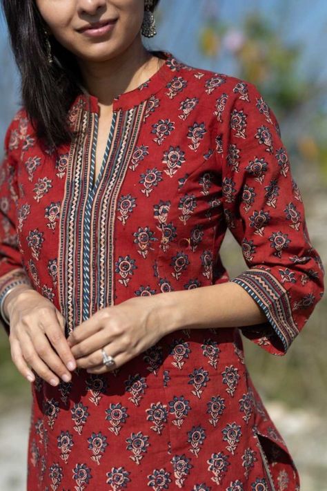 Stand Patti Kurti, Stand Patti Neck Kurti, Stand Collar Kurti Pattern, Latest Kurti Designs Pattern, Collar Kurti, Kurti Pattern, Neck Patterns, Kalamkari Dresses, New Kurti Designs