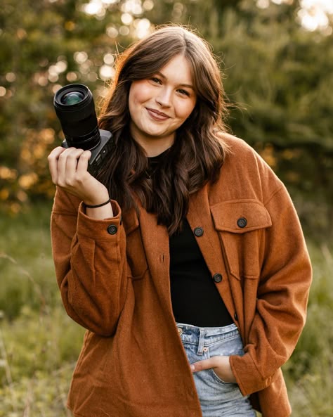 Hey hey!! Poppin on the feed to share my cutie new headshots! (Much needed as the last ones were taken in the middle of winter) I’m letting myself bask in my last laid back weekend before the chaos of June ensues🤠 I can’t wait to share all the summer love I get the honor of photographing this year! Headshots by @kayleeleneaphotography edited my me🫶🏻 Photography With Camera, Outdoor Photography Headshots, Photoshoot Ideas For Photographers, Photographer Photoshoot Ideas, Fun Photographer Headshots, Photographer Editing, Headshots Of Photographers, Photographers Headshots, Outdoor Portrait Photography Settings