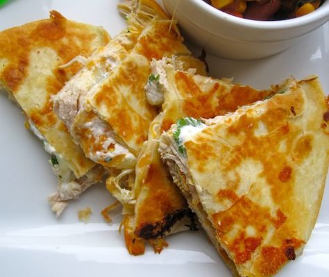 Quesadillas de Pollo (Chicken Quesadillas) Crab Quesadilla, Latin Food Recipes, Canned Crab Meat, Colombian Recipes, Colombian Food, Quesadilla Recipes, Chicken Quesadillas, Latin Food, Soft Cheese