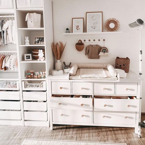 Waiting for you... Bei der lieben @je_on ist das Babyzimmer fertig eingerichtet und es wird sehnlichst auf Baby L. gewartet. Wer von euch… | Instagram Ikea Baby, Baby Room Closet, Small Baby Room, Newborn Room, Nursery Closet Organization, Baby Corner, Baby Room Organization, Baby Boy Bedroom, Baby Room Neutral