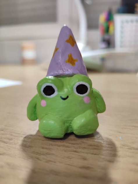 Fun Things To Do With Air Dry Clay, How To Make Frog With Clay, Frog Made Out Of Clay, Easy Stuff To Make Out Of Clay, Cute Frog Clay Art, Cute Small Clay Sculptures, Cute Clay Ideas Air Dry, Stuff To Make Out Of Air Dry Clay Easy, Air Dry Clay Frog Ideas