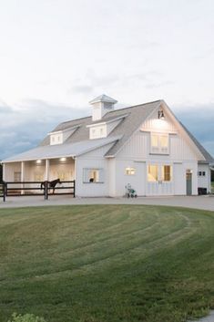 Stable Ideas, Metal Barn Homes, Horse Barn Designs, Dream Horse Barns, Horse Barn Plans, Barn Pictures, Barn Living, Party Barn, Metal Barn