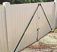 Diy Vinyl Fence, Vinyl Fence Gate, Pvc Gate, Vinyl Fence Ideas, Vinyl Gates, Shop Houses, White Vinyl Fence, Vinyl Fence Panels, Vinyl Fences