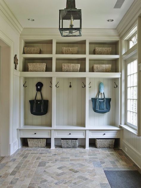 Mud room idea – (refunkmyjunk.com) Vstupná Hala, Farmhouse Mudroom, Laundry Room/mud Room, Mudroom Entryway, Mudroom Laundry Room, Casa Country, Mudroom Design, Laundry Room Storage, Laundry Mud Room