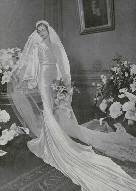 Maggy Rouff, Glamorous Wedding Dresses, Vintage Bridal Fashion, 1930s Wedding, Stylish Wedding Dresses, Vintage Wedding Photos, Vintage Brides, Vintage Everyday, Vintage Wedding Dresses