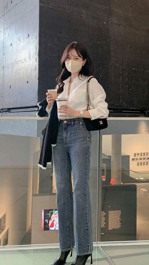 Office Trendy Outfit, Korean Professional Outfits Women, Korean Classy Outfits For Women, Simple Professional Outfits, Korean Smart Casual Outfit, Journalist Outfit Reporter, Elegant Korean Outfit, Korean Outfits Elegant, Korean Office Look