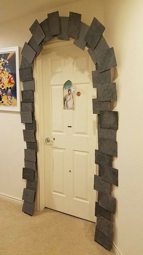 Keepers Of The Kingdom Vbs, Porta Halloween, Keepers Of The Kingdom, Kingdom Vbs, Kingdom Keepers, Shrek Party, Medieval Party, Castle Decor, Vbs Themes