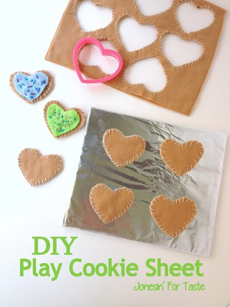 Play Food Diy, Diy Felt Food, Recycle Cardboard, Kids Play Food, Felt Toys Diy, Felt Food Patterns, Felt Food Diy, Dramatic Play Preschool, Felt Play Food