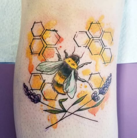 Extra fun bee knee 😍 I'd love to do more honeycomb texture in future tattoos!  #morgandanatattoos #tattoo #tattoos #seattle #seattletattoo… Bee And Honeycomb Tattoo Sleeve, Bee Knee Tattoo, Cool Nature Tattoos, Honeycomb Tattoo, Nature Tattoo Ideas, Honey Bee Tattoo, Bee Tattoos, Bumble Bee Tattoo, Unique Small Tattoo