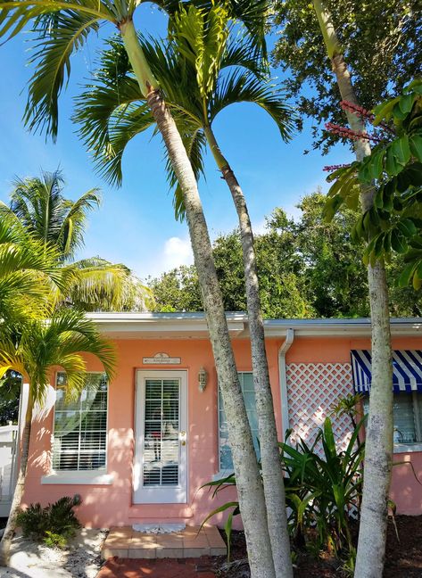 Yellow Beach Cottage, Coastal Shack, Beach Cottage Style Exterior, Sahm Budget, Beach Bungalow Exterior, Old Florida Decor, Tropical Exterior, Key West Homes, Florida Airbnb