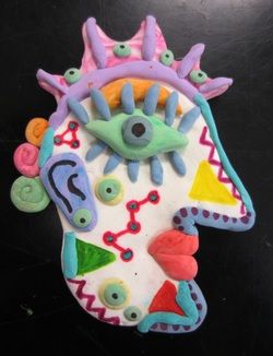 Picasso Clay Faces, Preschool 3d Art, Intermediate Art, Alice Art, Sharpie Colors, Radial Symmetry, Picasso Portraits, 3rd Grade Art, Art Teaching