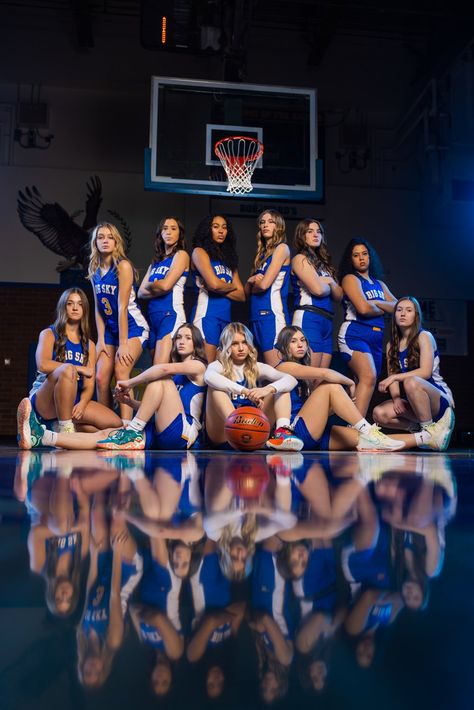 9 Best Basketball Team Photo Ideas 2 Media Day Poses Basketball 3 People, Sport Team Photos, Basketball Team Photography, Womens Basketball Photoshoot, Basketball Team Photos Ideas, Media Basketball Poses, Sport Team Photoshoot Ideas, Basketball Pictures Poses Friends, Basketball Pose Ideas