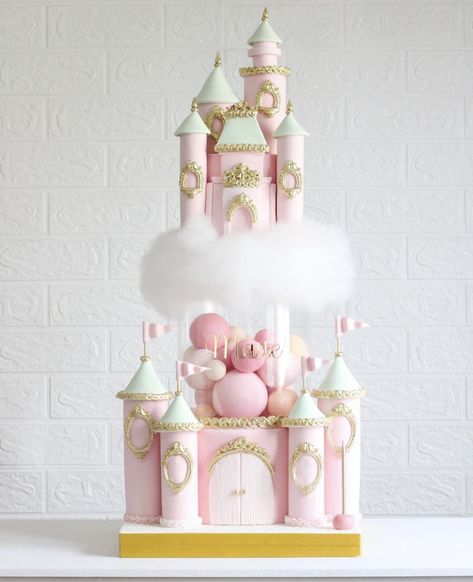 Pink Birthday Cake Ideas, Barbie Themed Cake, Castle Birthday Cakes, Princess Castle Cake, Pink Birthday Cake, Carousel Cake, Princess Birthday Party Decorations, Disney Princess Cake, Birthday Cake Decorating Ideas