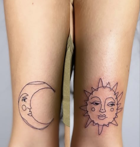 Sun Moon Knee Tattoo, Moon Knee Tattoo, Tattoo Simplistic, 70s Tattoo Ideas, 70s Tattoo, Dainty Tattoo Designs, Sun And Moon Tattoos, Aesthetic Tattoo Ideas, Dainty Tattoo