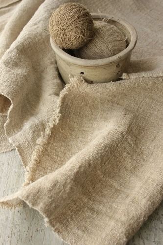 Tela de lino, fibra natural de color terroso Antique Fabrics, Linens And Lace, Shades Of Beige, Antique Linens, Linen Textile, French Linen, Vintage Textiles, A Bowl, 인테리어 디자인