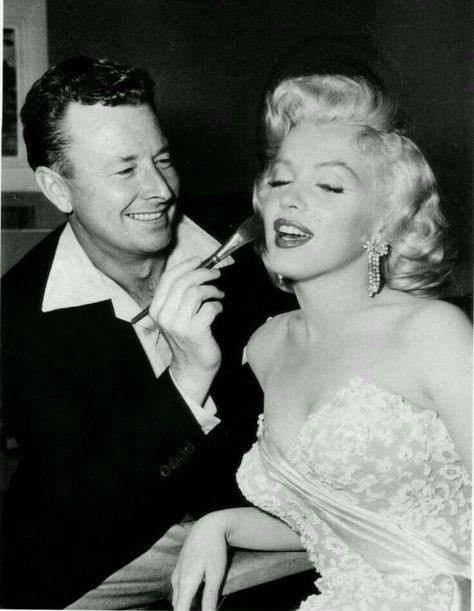 Marilyn and her makeup artist/best friend Marilyn Monroe Marriages, Marilyn Monroe Old, Marilyn Monroe Life, Gentlemen Prefer Blondes, Joe Dimaggio, Jean Harlow, Lauren Bacall, Marilyn Monroe Photos, Humphrey Bogart