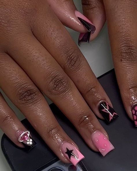 Medium Size Acrylic Nails Designs, Nail Ideas Gel X Square, Nail Inspo With Thumb, Nail Inspo With Design, Nails Inspo Black Women, Freestyle Short Nails, Middle Length Nails, Freestyle Nails Short, Dope Nails Square