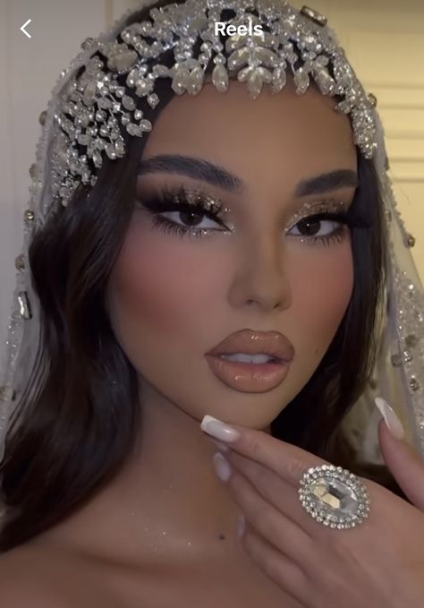 Sweet 16 Makeup, Trendy Makeup Looks, Quince Makeup, Glam Bride Makeup, Quinceanera Makeup, Makeup Stand, Silver Makeup, Wedding Eye Makeup, Sparkly Makeup