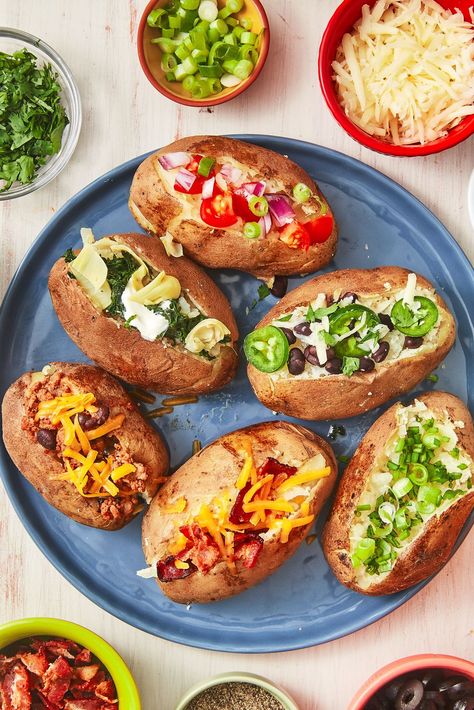 16 Best Baked Potato Toppings - How to Top Baked Potatoes Baked Potato Flight, Baked Potato Toppers, Baked Potatoes Vegetarian, Baked Potato Ideas, Baked Potato Fillings, Baked Potato Loaded, Breakfast Baked Potatoes, Instant Pot Thanksgiving, Potato Loaded