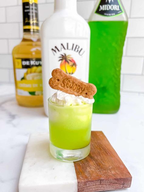 This scooby snacks shot is a fun drink to serve friends and family. Scooby Snack Shot Recipes, Scooby Doo Movie Night, Scooby Doo Shot, Scooby Snack Drink, Pumpkin Martini Recipe, Scooby Snack Shot, Grilled Walleye, Scooby Doo Snacks, Pumpkin Martini