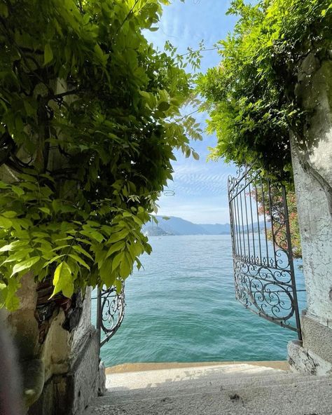 we will be right back lake como Lake Como House, Villa Lake Como, Insta Grid, Lake Como Villas, 2025 Moodboard, Lake Villa, Como Lake, Lake Como Italy, Como Italy