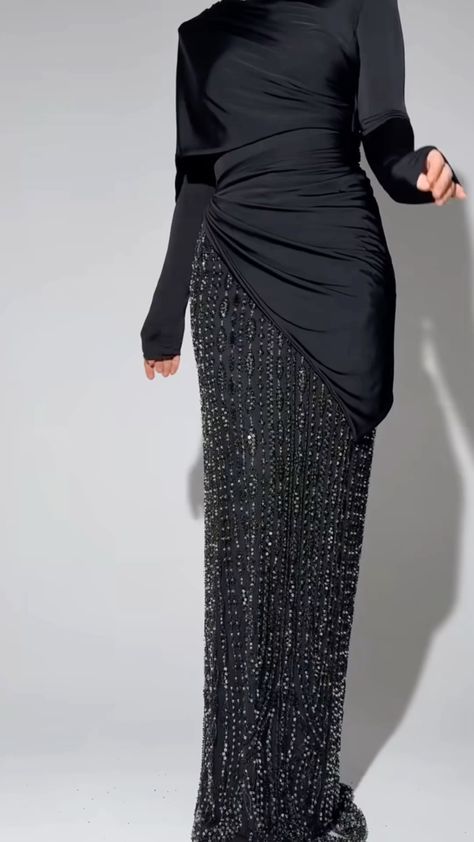 Modest Evening Gowns, Baju Kahwin, Muslim Evening Dresses, Soiree Dresses, Soiree Dress, Women Dresses Classy, Modest Dresses Casual, Elegant Dresses Classy, Muslim Fashion Dress