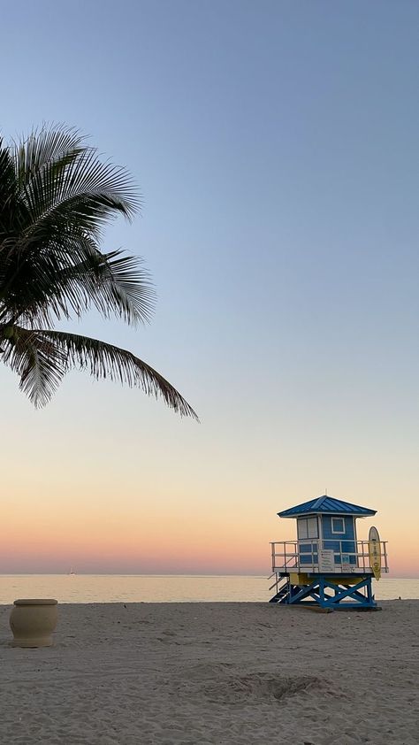 Aesthetic Beach Photos Wallpaper, Life In Florida Aesthetic, Beach Aesthetic Florida, Pretty Beach Wallpapers, Daytona Beach Florida Aesthetic, Florida City Aesthetic, Florida Wallpaper Iphone, South Florida Aesthetic, Miami Vibes Aesthetic