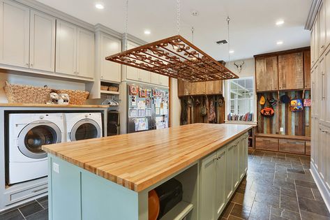 Laundry Room Island, Laundry Remodel, Laundry Room Design Ideas, Eclectic Industrial, Rustic Laundry Rooms, Basement Laundry Room, Dream Laundry Room, Large Laundry Rooms, Basement Laundry