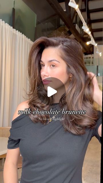 Laura Kim on Instagram: "Milk chocolate brunette 🤎  Less is more - only 16 foils for soft money pieces and balance with a beige brunette exclusively formulated by @avedaaustralia   Comment below if you want to know the colour formula   @kathleen_paton 💗 @studiomuse_hairsalon @lessismore_hair_education   . . . . .  #nobleach #nobleachhighlights #healthyhair #beigebrown #beigebrunette #brownhair #coloureducation #haircolour #hairinspo" Old Money Brunette Hair Formula, Milk Chocolate Brunette, Non Bleach Hair Color For Dark Hair, Light Chestnut Brown Hair, Milk Brown Hair, Latte Brunette, Beige Brunette, Beige Brown Hair, Haircolour Ideas