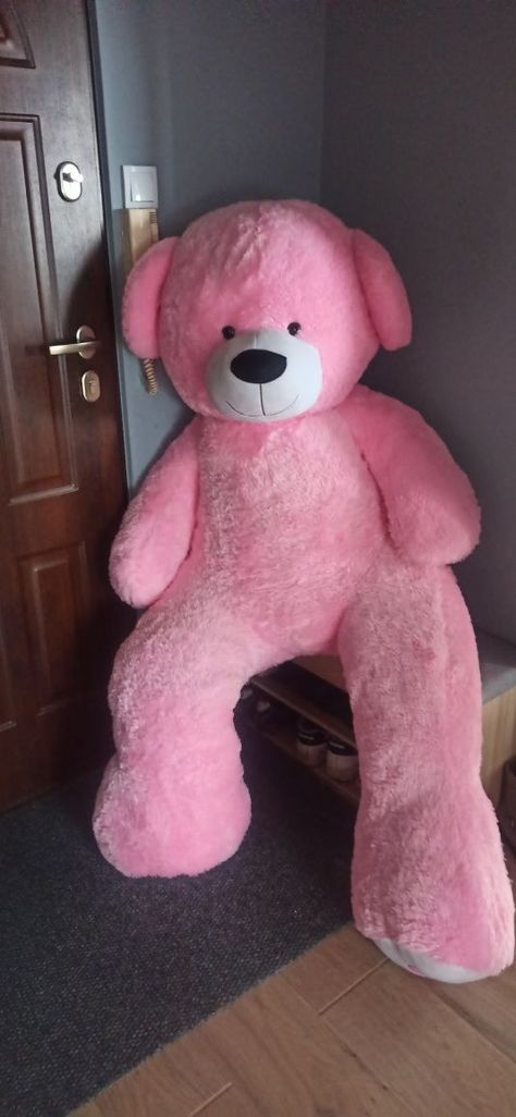 Huge Teddy Bear In Room, Giant Teddy Bear Aesthetic, Teddy Bear Aesthetic Pink, Huge Teddy Bear, Big Teddy Bears, Teddy Bear Sitting, Teddy Bear Aesthetic, Huge Teddy Bears, Teddy Bear Pink