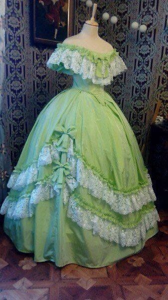 Victorian Ball Gowns, Gaun Abad Pertengahan, Victorian Ball, Princess Evening Dress, Gothic Princess, Victorian Dresses, Old Fashion Dresses, Royal Dresses, Old Dresses