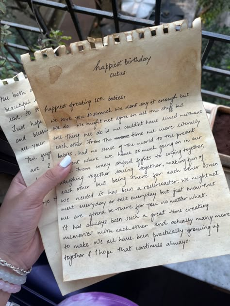 Long Handwritten Letters, Hand Written Notes For Best Friends, Aesthetic Hand Written Letter Ideas, Handwritten Letters Birthday, Handwritten Notes To Girlfriend, Hand Written Letter For Best Friend, Hand Written Birthday Letter, Writing Letters To Friends, Cute Hand Written Letters