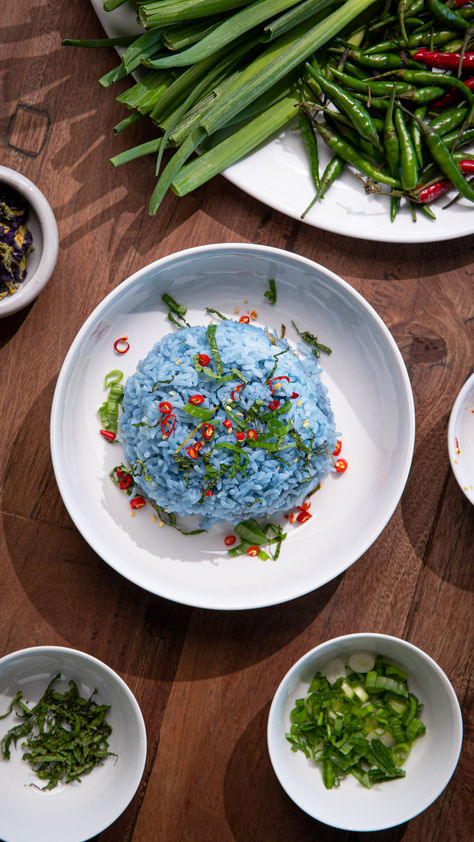 Vibrant Blue Rice With Lundberg Family Farms Blue Rice Recipe, Resteraunt Ideas, Soups Winter, Greek Veggies, White Jasmine Rice, Baby Shower Finger Foods, Blue Rice, Asian Recipe, Party Monster