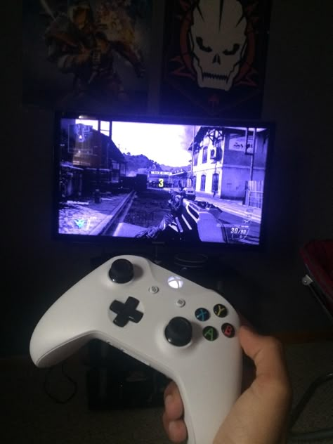 Xbox Gamer Pics Aesthetic, Original Xbox Aesthetic, Xbox Aesthetic, Profile Picture Instagram Dark, Xbox Gamerpics, Playing Xbox, Xbox Game, African History Facts, Games For Boys