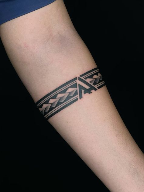 Belt Tattoo For Men, Armband Tattoo Design Men, Men Arm Tattoo Ideas Unique, Arm Band Tattoos For Men, Arm Band Tattoo Designs, Belt Tattoo, Wrist Band Tattoo, Band Tattoos For Men, Tattoo Band