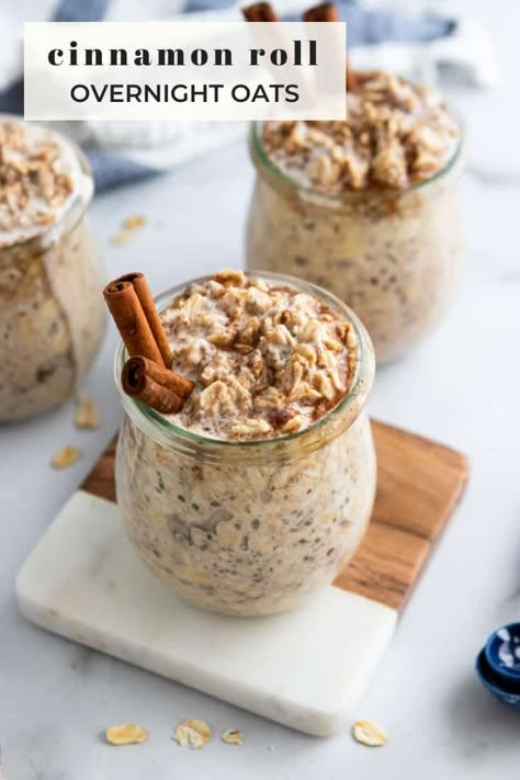 Cinnamon, rolled oats and brown sugar make these cinnamon roll overnight oats a delicious way to start your day. These best part? This easy breakfast recipe is ready for you when you wake up! #overnightoats #cinnamonoats #cinnamonrollovernightoats #breakfastrecipe #mealprep #overnightoatmeal Latte Overnight Oats, Basic Overnight Oats, Oats With Yogurt, Overnight Oats In A Jar, Overnight Oats With Yogurt, Easy Overnight Oats, Oat Recipes Healthy, Overnight Oats Recipe Healthy, Overnight Oats Healthy