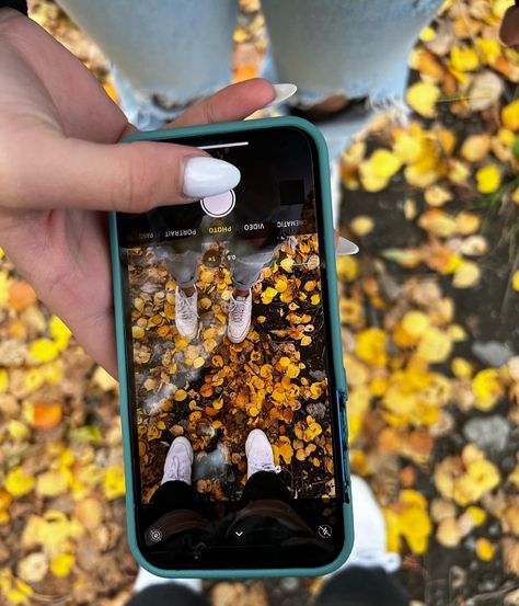 Fall Aesthetic Coffee, Aesthetic September, Couples Instagram, Autumn Aesthetic Cozy, Faceless Aesthetic, Fall Pics, Aesthetic Cozy, Boyfriend Girlfriend Photos, Cozy Aesthetic