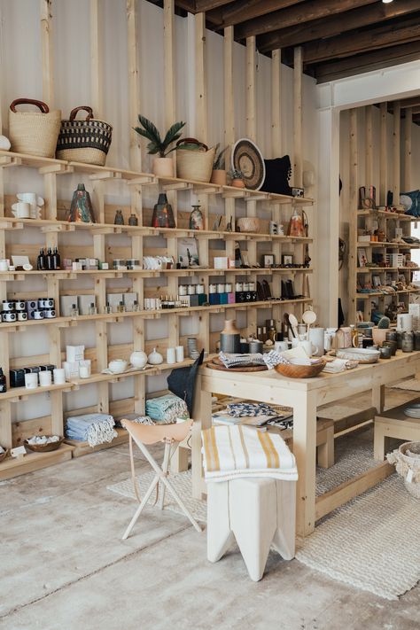 Midland - Alicia Lund Gift Shop Interiors, Display Visual Merchandising, Simply Blessed, Store Interiors, Stil Boho, Retail Store Design, Art Space, Store Displays, Store Interior