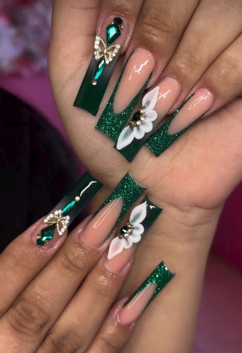 Dark Green Nail Designs, 3d Acrylic Flowers, Dark Green Nail, Green Nail Design, Sweet 16 Nails, Crown Accessories, Quince Nails, Quinceanera Nails, Emerald Nails