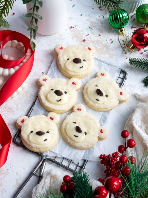 These adorable polar bear cookies are incredibly soft and chewy and are topped with the most delicious homemade buttercream frosting. Chelsweets Christmas Cookies, Polar Bear Christmas Cookies, Cute Desserts Christmas, Polar Bear Desserts, Christmas Cookies Recipes Decorated, Cute Christmas Cookies For Kids, Cute Christmas Cookie Recipes, Christmas Sweets For Kids, Kids Holiday Cookies