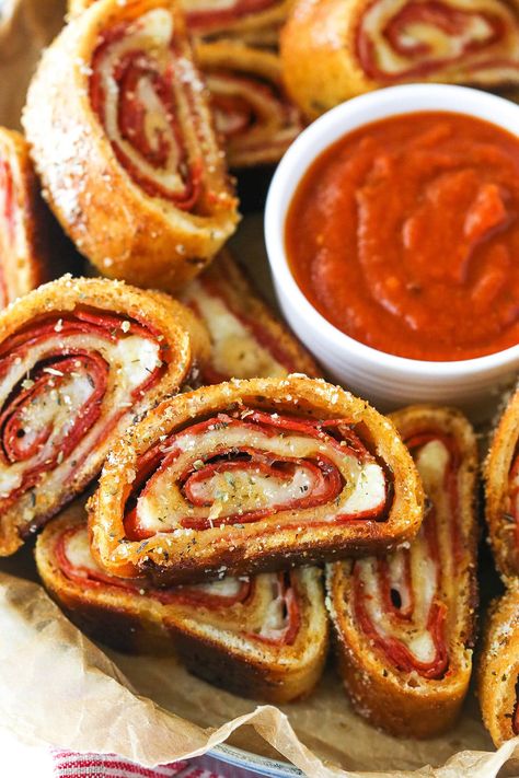 These pepperoni pizza rolls are the perfect game day snack. Pizza dough is brushed with seasoned butter, wrapped around pepperoni and mozzarella cheese, and baked to golden brown. Delicious! Desert Balls, Easy Pepperoni Rolls, Homemade Pepperoni Rolls, Pepperoni Rolls Recipe, Rolls Dinner, Pepperoni Pizza Rolls, Beef Appetizers, Recipe Inspirations, Pepperoni Rolls