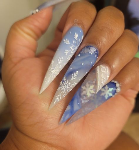 Frosty Nails Winter Wonderland, Blue Christmas Nails Stiletto, Baby Blue Xmas Nails, Long Winter Nail Designs, Snowy Christmas Nails, Elsa Inspired Nails, Christmas Snow Nails, Frosty Nail Designs, Arctic Nails