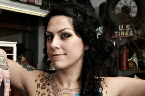 American Pickers star Danielle Colby admits she felt 'bizarre and flawed' in new bikini post after Frank Fritz firing Danielle Colby, American Pickers, Colby, On Set, Beautiful Woman, I Am Awesome, Felt, Queen, Stars